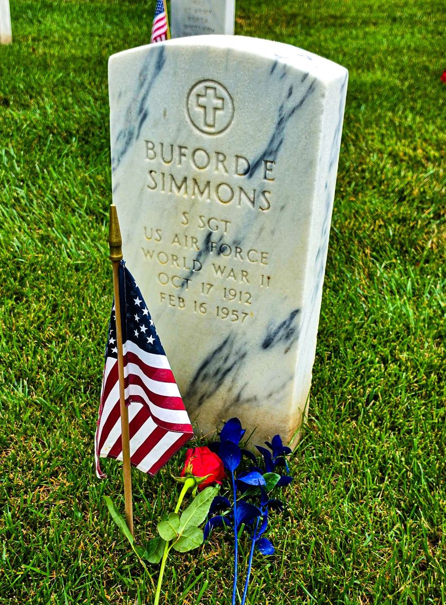 Headstone of Buford E. Simmons, S/Sgt, US Air Force, World War II